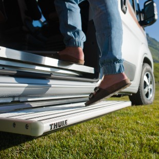 Vysouvací schůdky Thule Double Step Electric 12 Volt 440 Alu